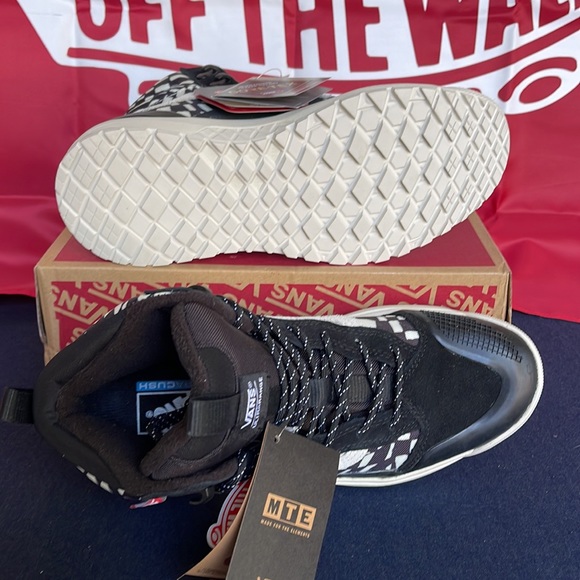 Vans Ultrarange Exo Hi Black/Wrapped Checkerboard WMNS sneakers - Picture 4 of 16